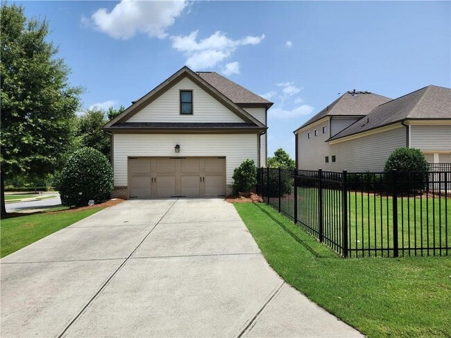 Building Photo - 4045 Brookview Dr