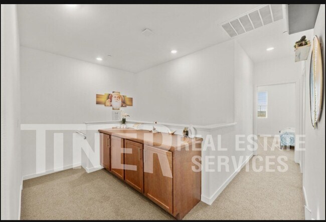 Building Photo - 5301 E Commerce Way