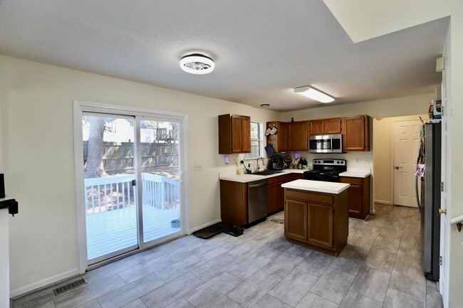 Building Photo - 21 N Trace Ct