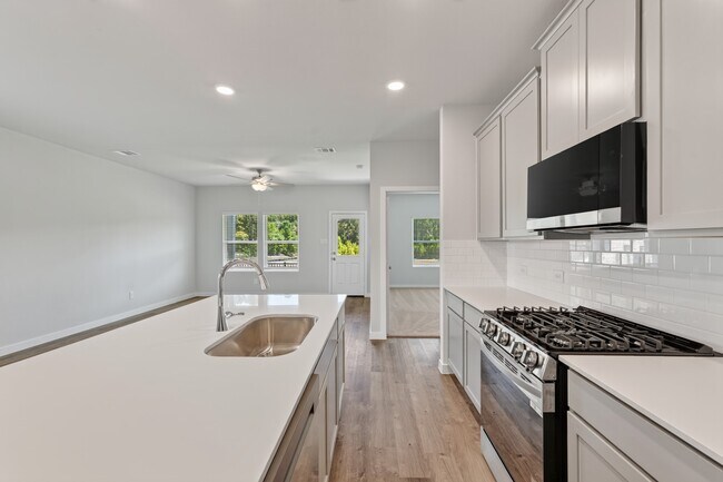 Building Photo - 7762 Bergamot Cir