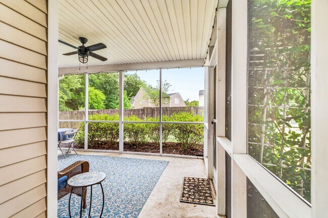 Building Photo - Spacious Living in the Heart of Whitehall