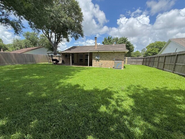 Building Photo - 646 Fair Oak Dr