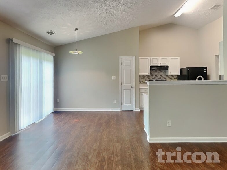 Building Photo - 9728 Avensong Crossing Dr