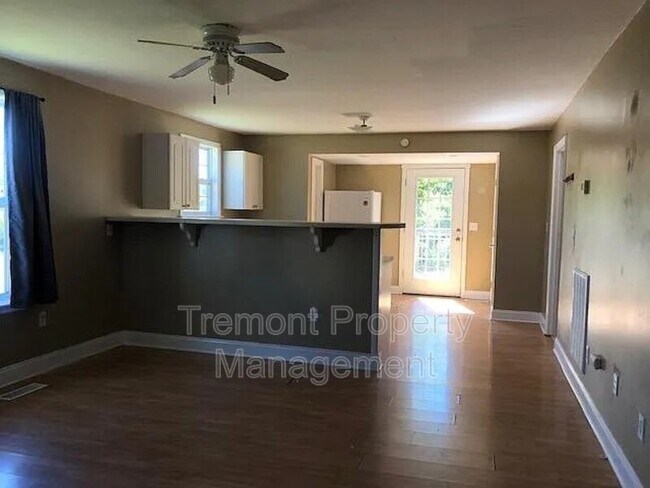 Building Photo - 108 Lawn St