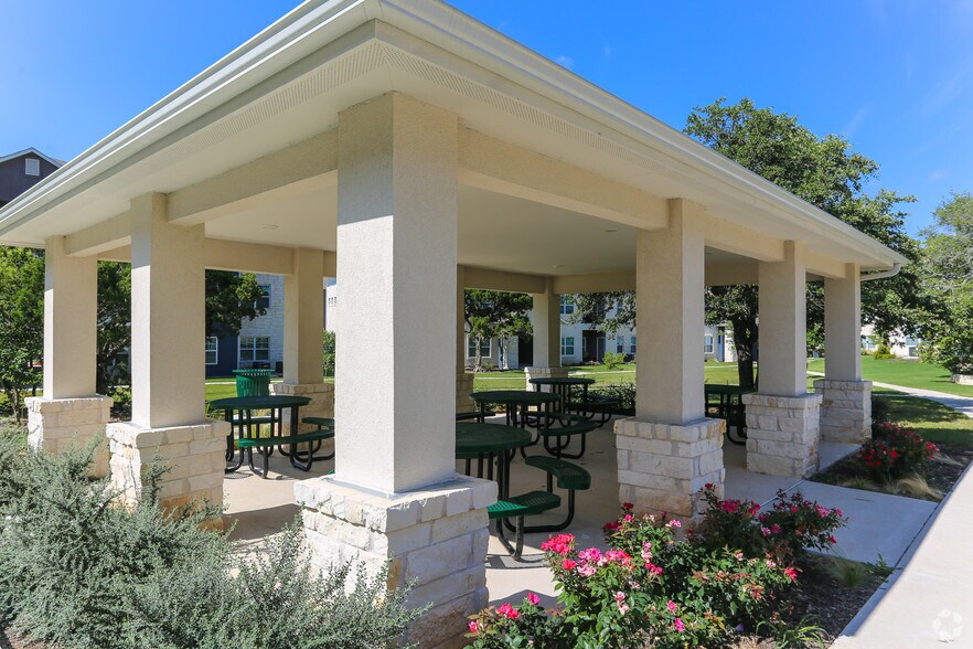 Building Photo - Tuckaway Apartment Homes