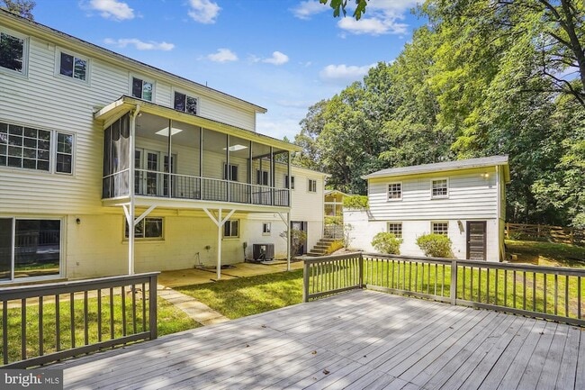 Building Photo - 8501 Canterbury Dr