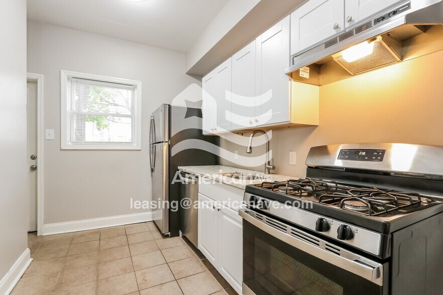 Building Photo - 330 N Robinson St