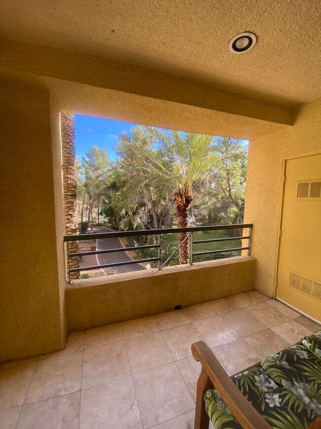 Building Photo - Gorgeous unfurnished 1 bedroom at the fabu...