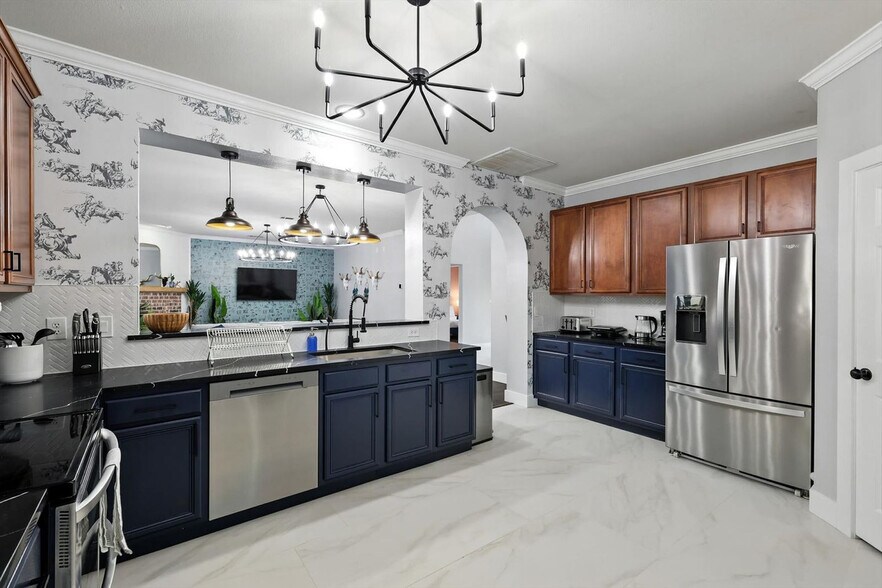 Building Photo - 2516 Castle Pines Dr