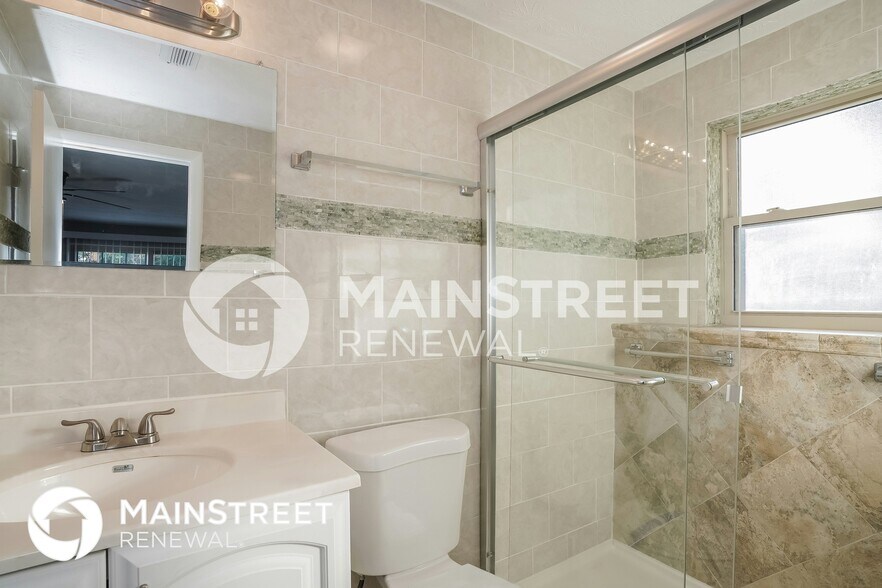 Building Photo - 970 Dostie Cir