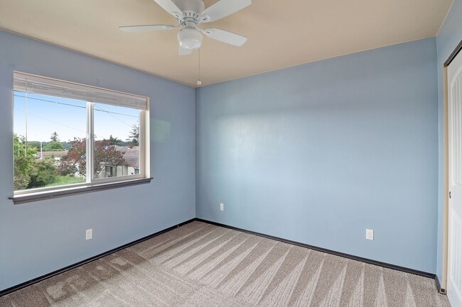 Building Photo - 45 NE Melrose Dr