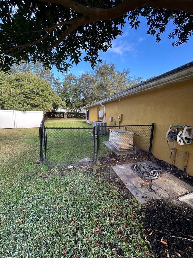 Building Photo - Ready for immediate occupancy!