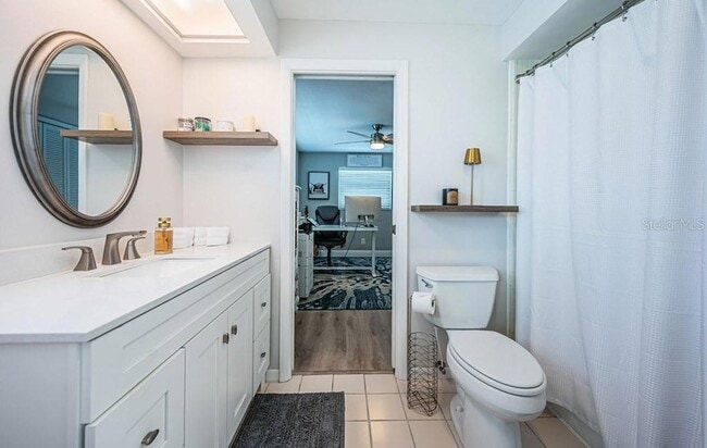 Building Photo - 2180 Dolphin Blvd S