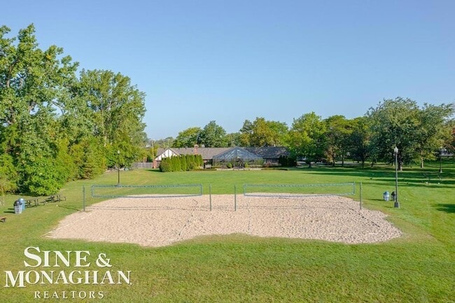 Building Photo - 744 Trombley Rd