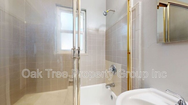 Building Photo - 824 15th St