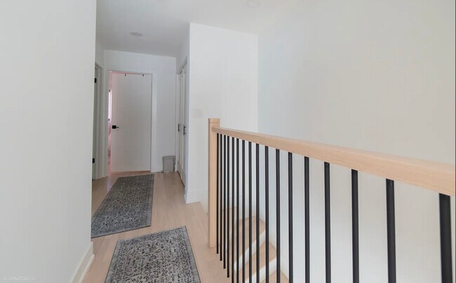 Building Photo - 924 W Wrightwood Ave