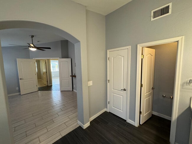 Building Photo - 24 S Willow Creek St