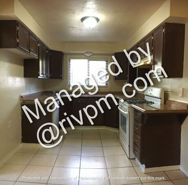 Building Photo - MOVE IN NOW!