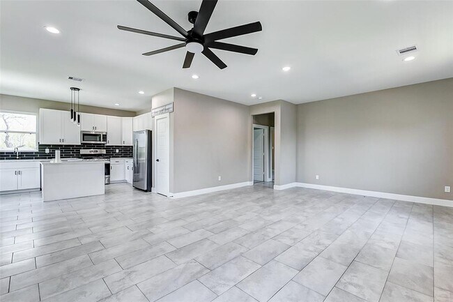 Building Photo - 5854 Southville St