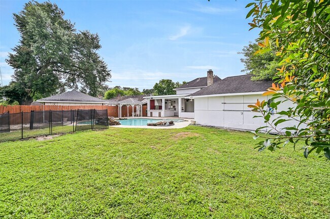 Building Photo - 9322 Petersham Dr
