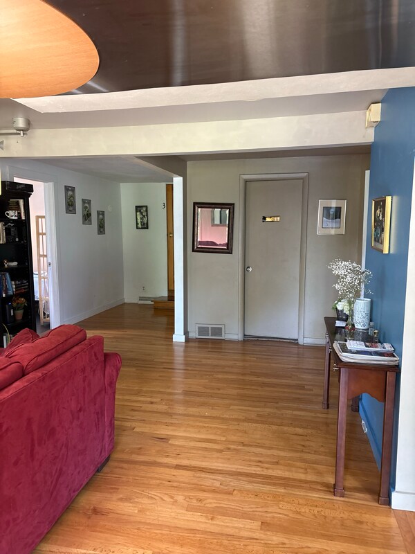 Building Photo - 105 Robert Dr