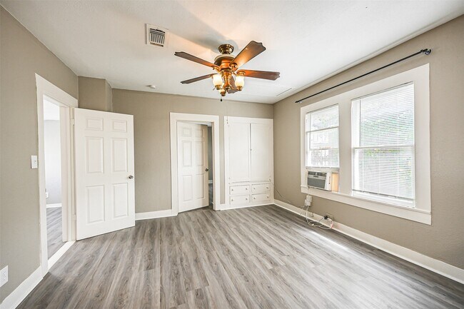 Building Photo - 216 Redan St