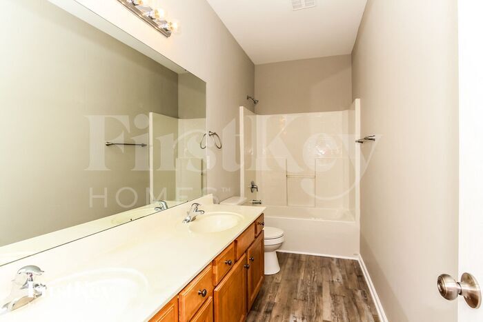 Building Photo - 10622 Quarrier Dr