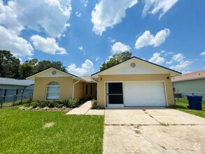 Building Photo - Beautiful 3 Bedroom 2 Bathroom Bungalow in...