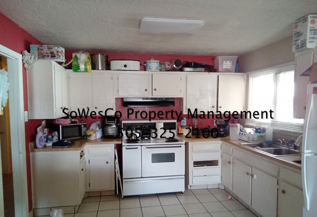 Building Photo - Large Four Bedroom Home!