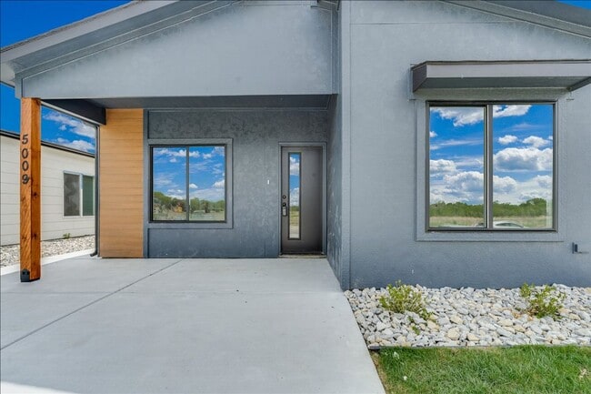 Building Photo - Beautiful Five Bedroom, Two Bathroom