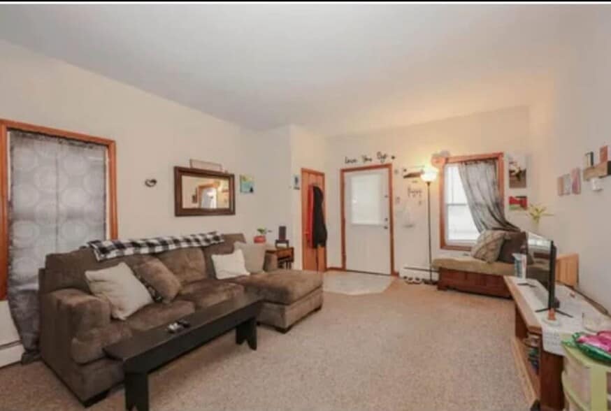 Primary Photo - 15 Pleasant St