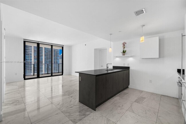 Building Photo - 1010 Brickell Ave
