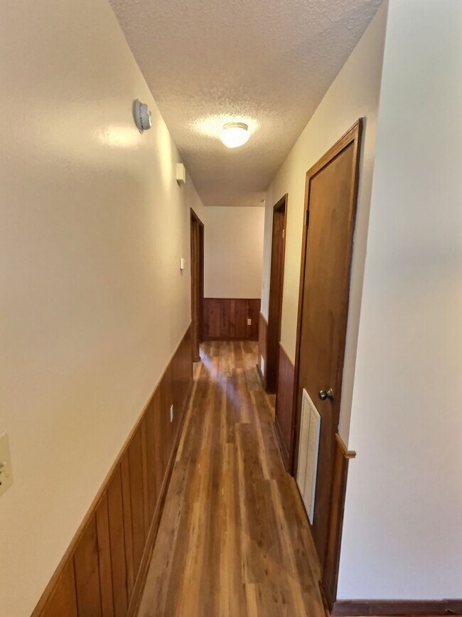 Building Photo - 1113 Hickory Dr