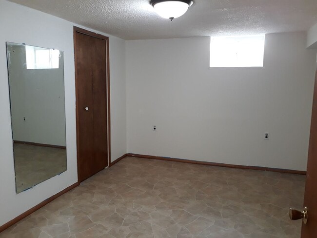 Building Photo - One level living *4Bed*2Bath Single Family Home. Available May 1!