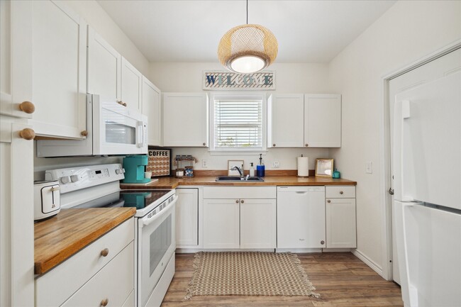 Building Photo - 1213 55th St