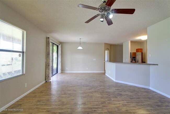 Building Photo - 1233 Bolle Cir