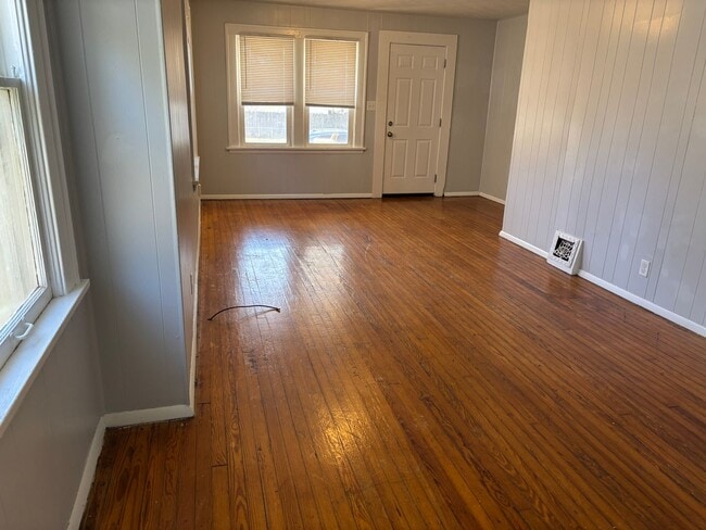 Building Photo - Stylish Two-Story Duplex Living: 2 Beds, 1 Bath (Ask about our special)