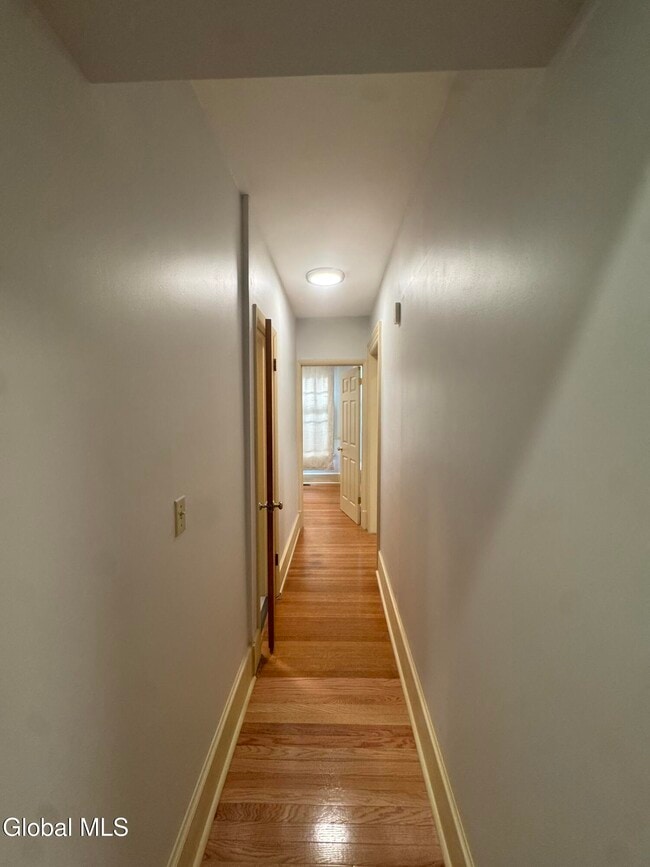 Building Photo - 133 S Lake Ave