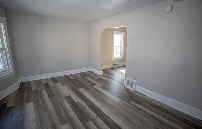 Building Photo - Charming 2-Bedroom Single Family Home Available!