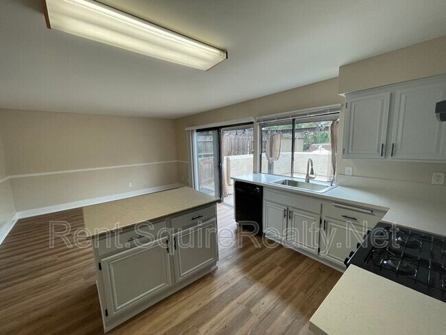 Building Photo - 765 Knollwood Ln