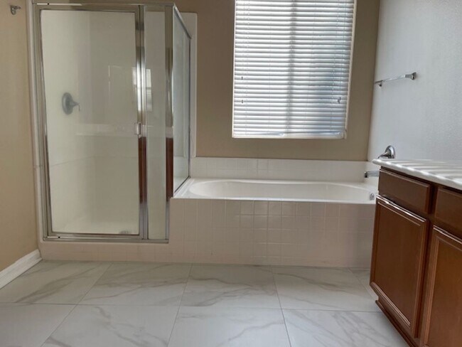 Building Photo - 11707 Christmas Rose Dr