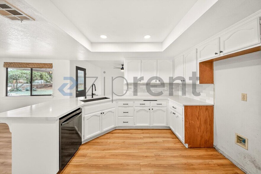 Building Photo - 7211 Amanda Way