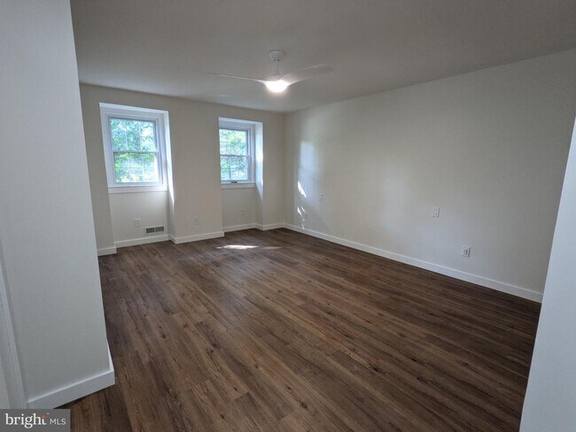 Building Photo - 26 Forest Hill Dr