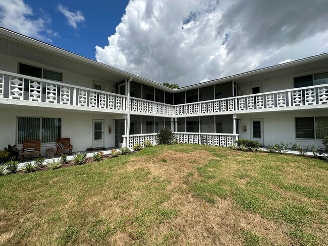 Building Photo - Renovated 2 Bed, 2 Bath Condo in Lakeside Community of Lake Maitland Terrace!!