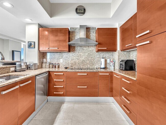 Building Photo - 3535 S Ocean Dr