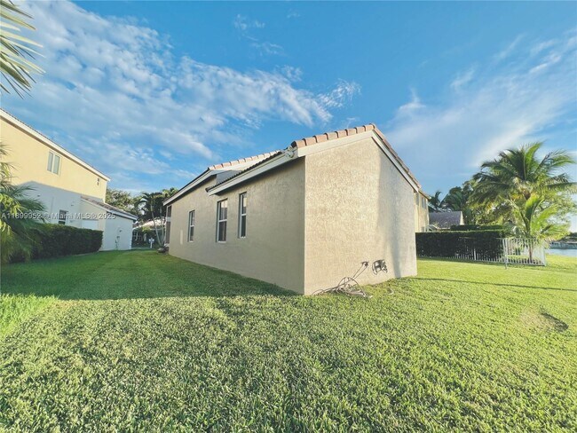 Building Photo - 968 Savannah Falls Dr