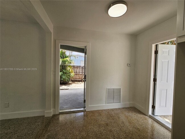 Building Photo - 1112 NW 15th Ave