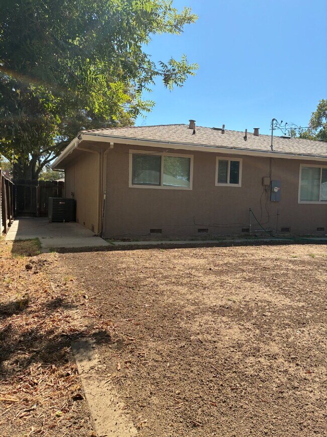 Building Photo - 2653 Agnes Way