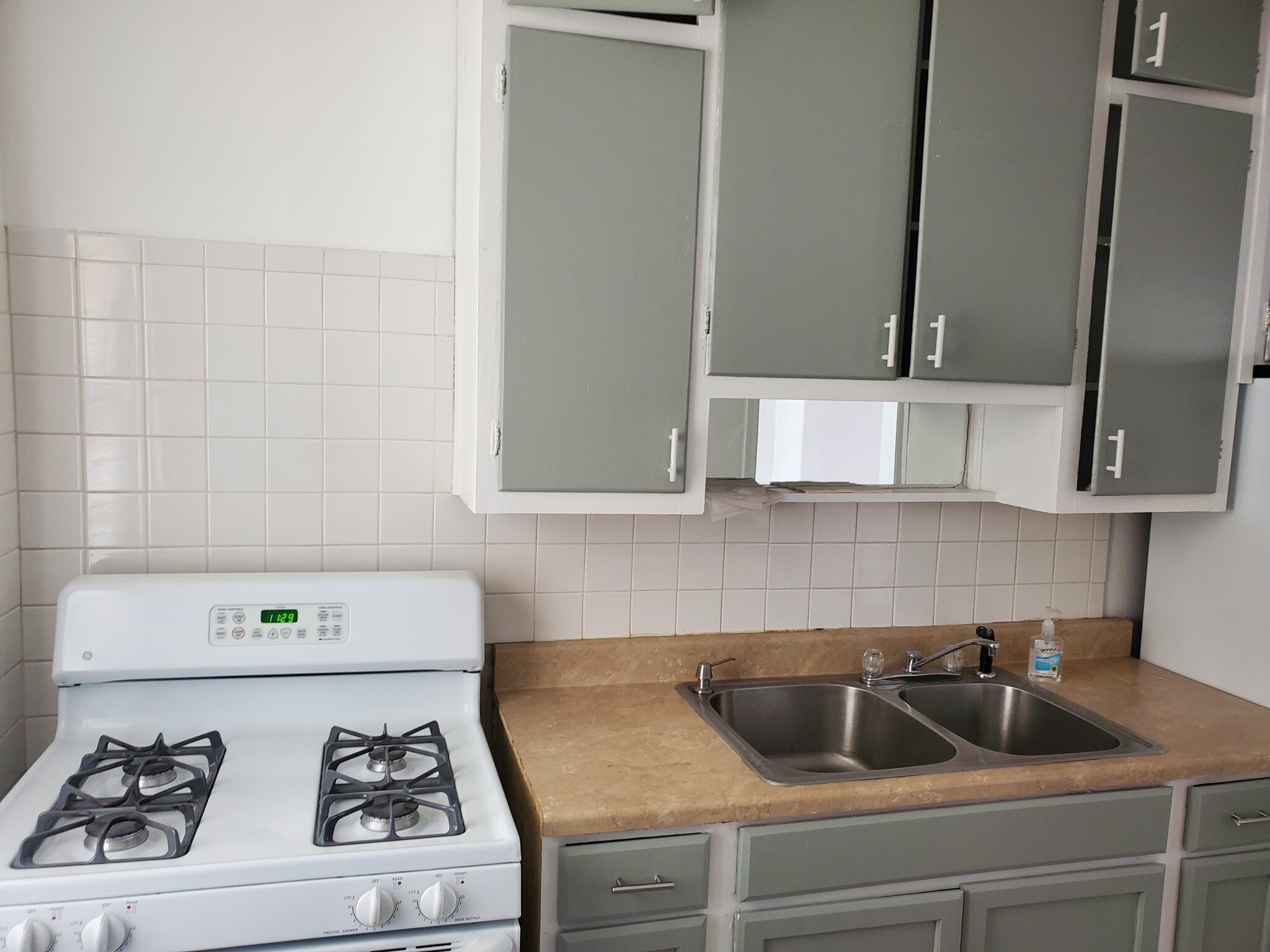 KITCHEN - 816 N Chapel Gate Ln