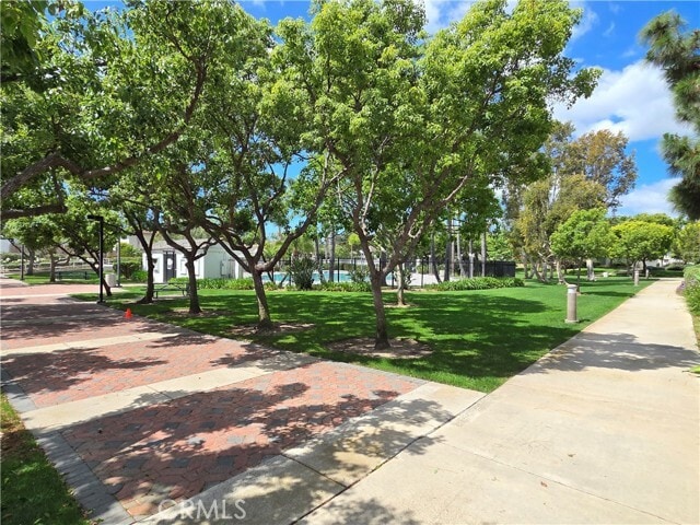 Building Photo - 20 Senisa